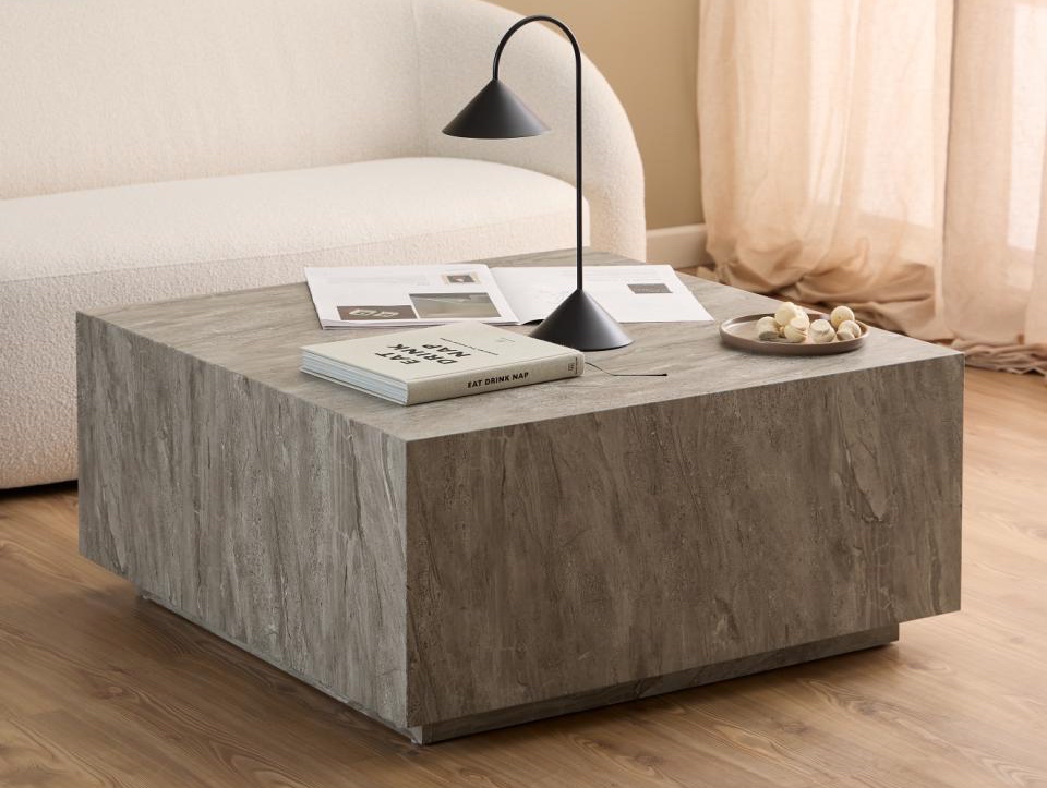 Kwadratowy stolik kawowy Dice Actona 90x90 cm, imitacja szarego marmuru