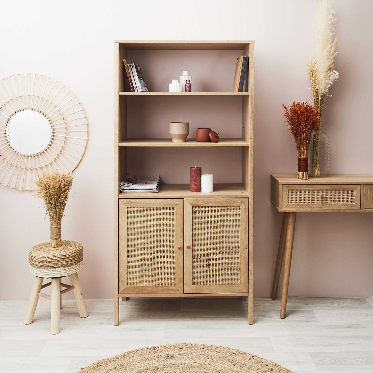 Dwudrzwiowy regał z półkami Bali w stylu boho