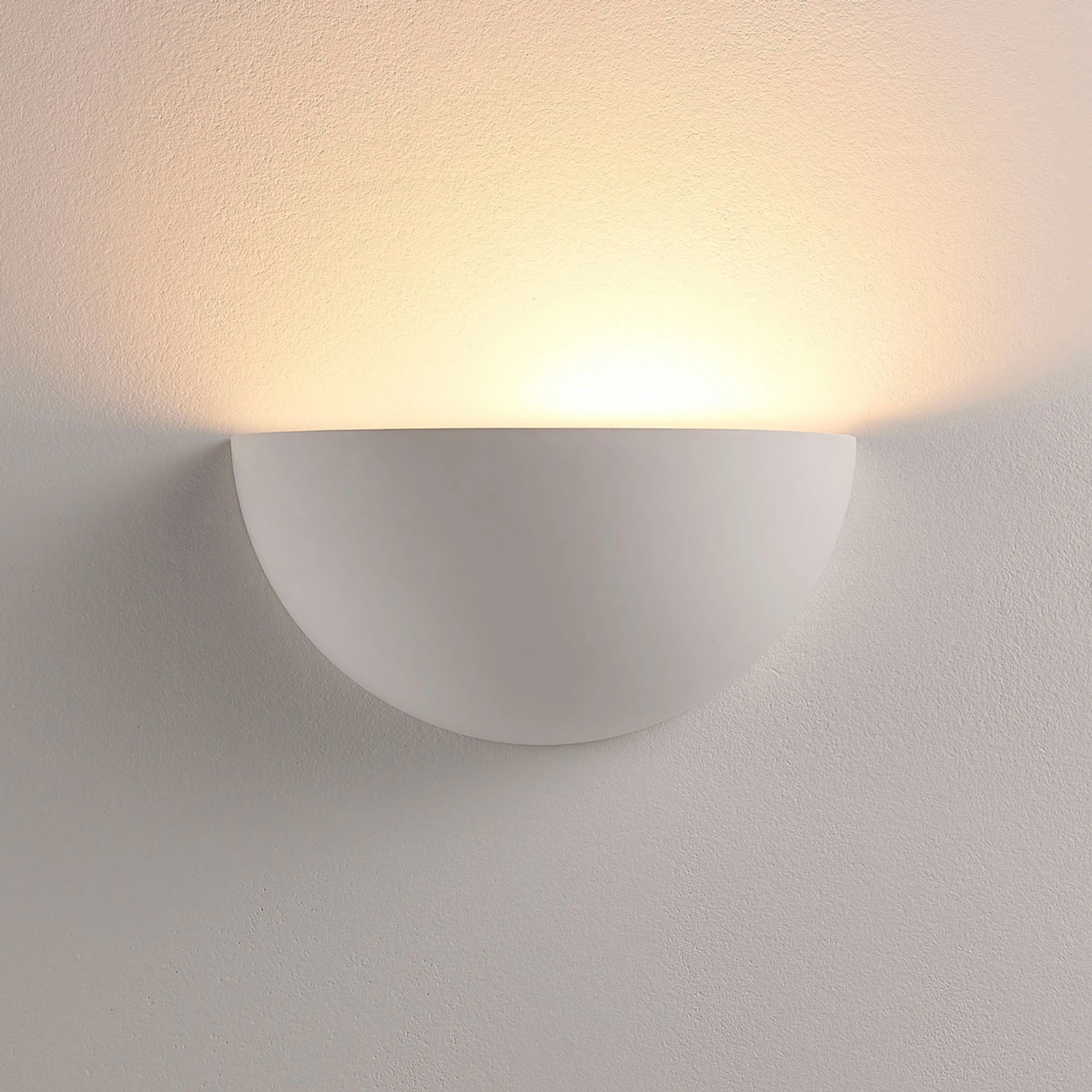 Lampa oświetlająca ścianę Lindby Narin, biała, gips, półokrągła, 28cm