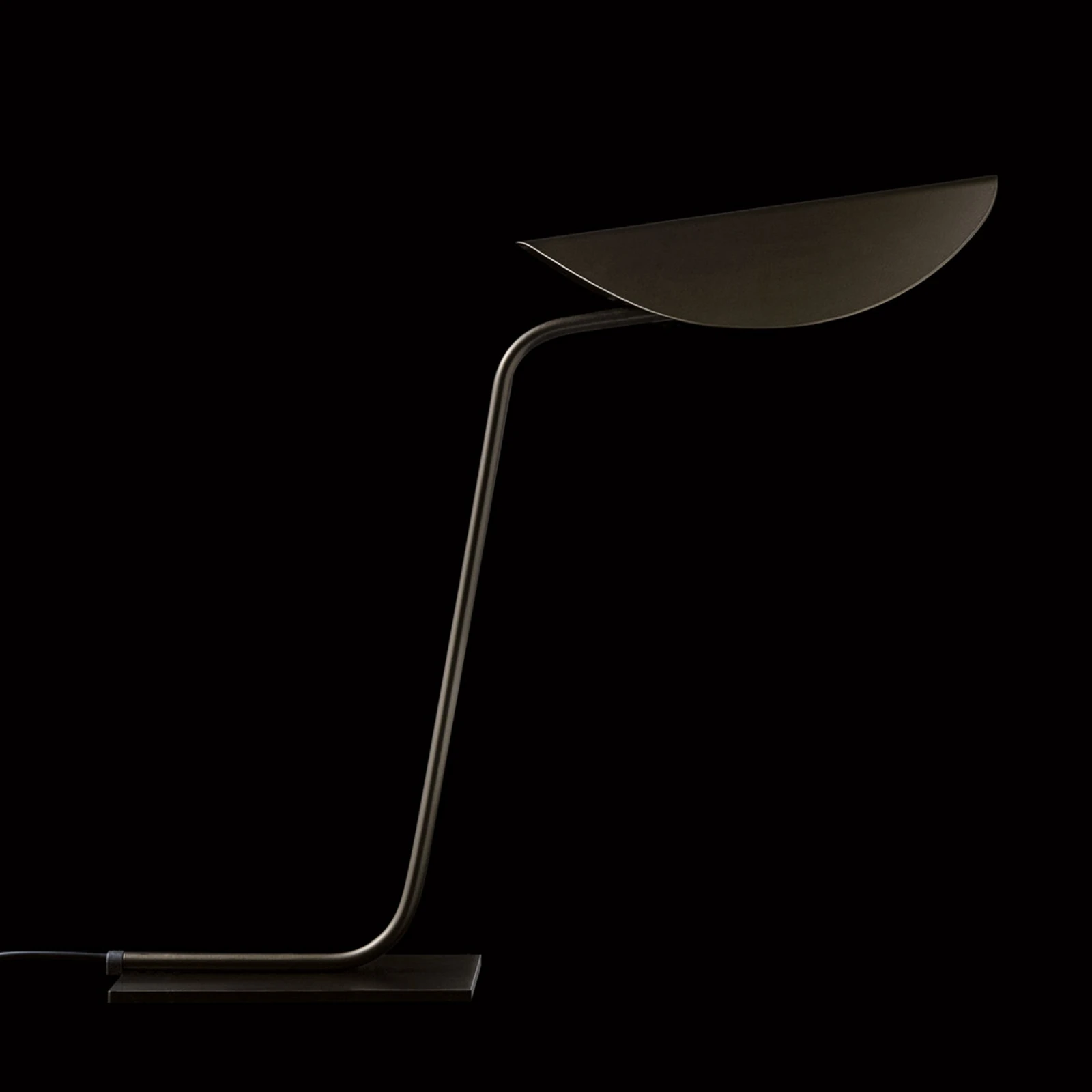 Lampa stołowa Oluce Plume w kolorze Bronz
