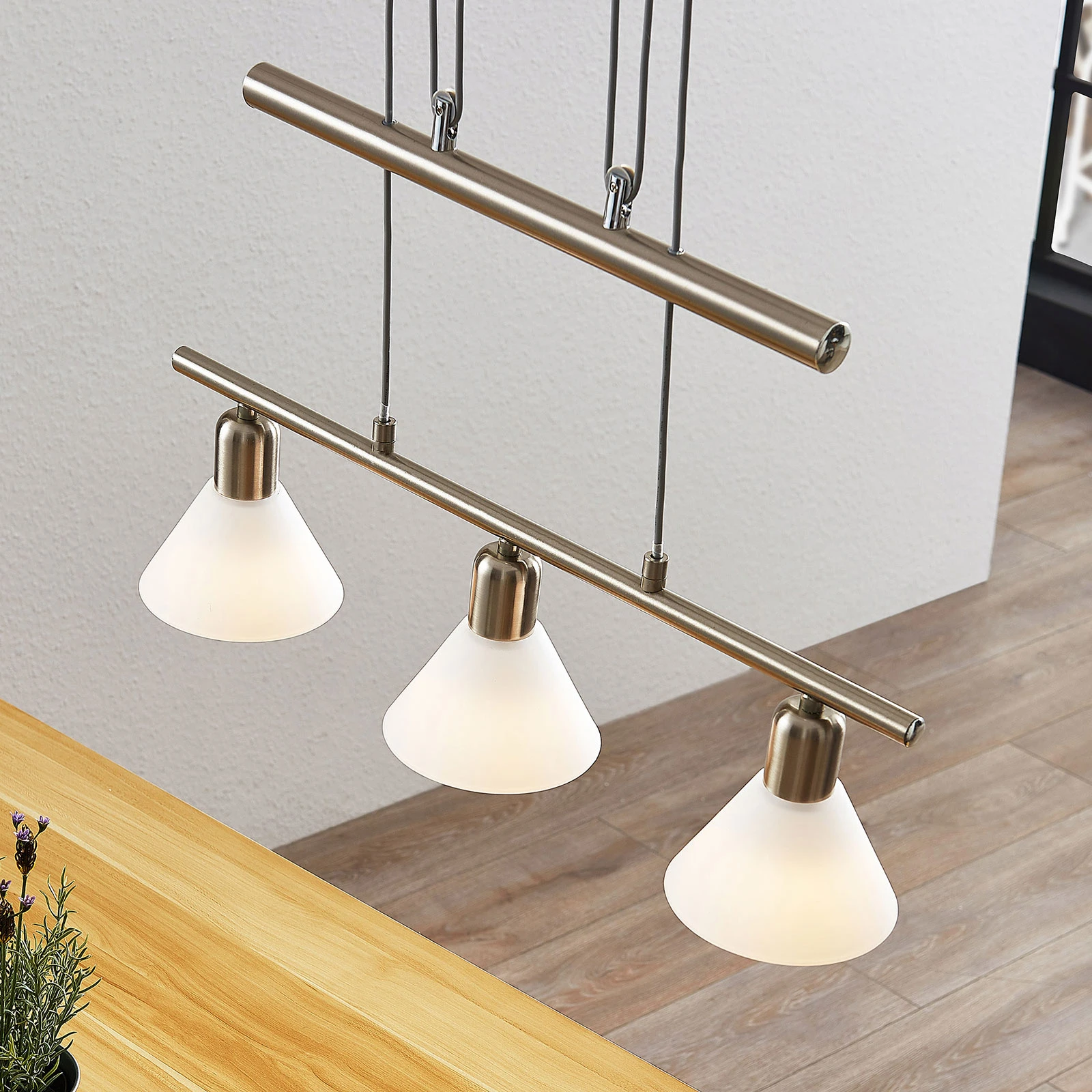 Lampa wisząca Lindby Delira, 3-punktowa, nikiel, regulowana wysokość