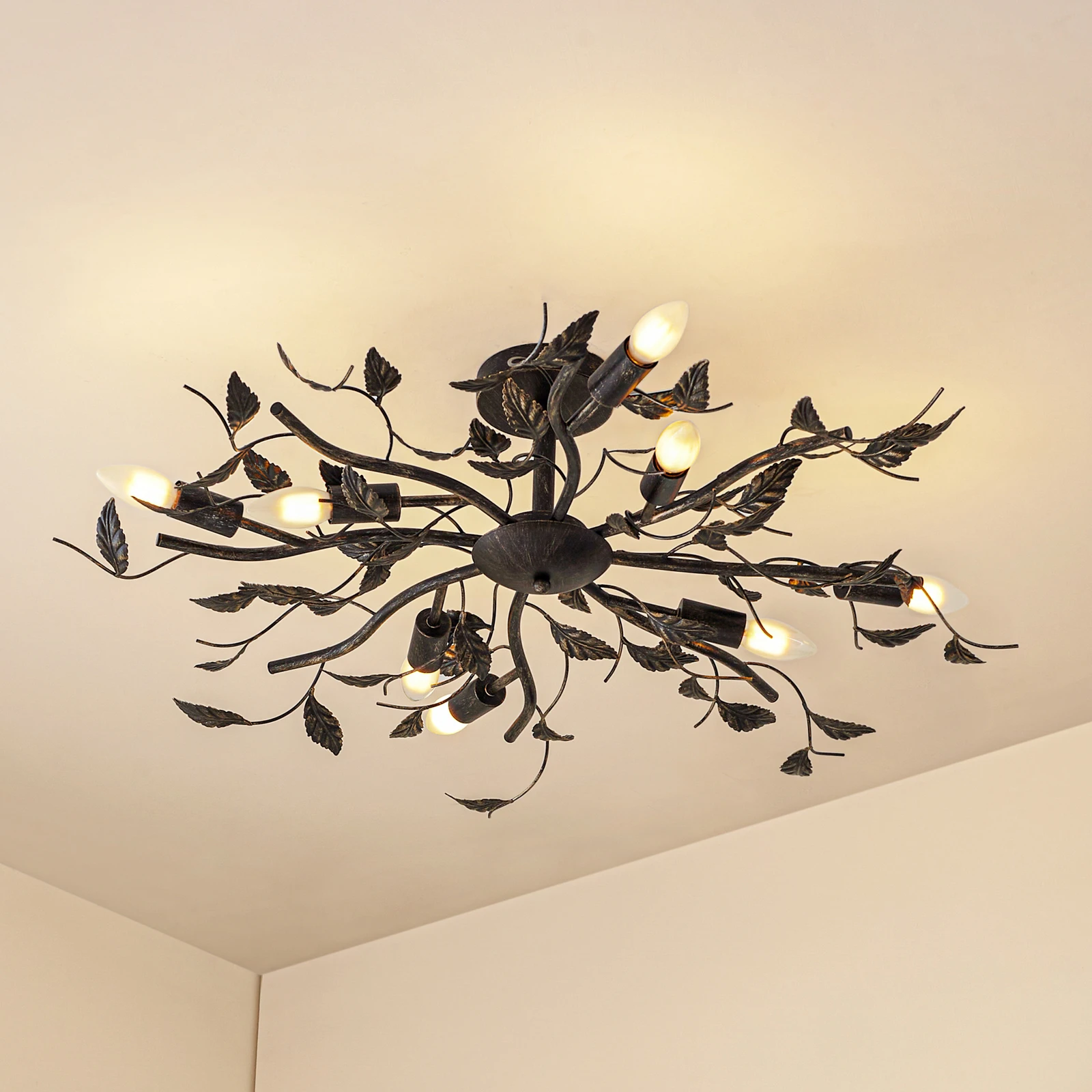 Lampa sufitowa Lindby Yos, 8-punktowa, 85 cm, czarno-złota, E14