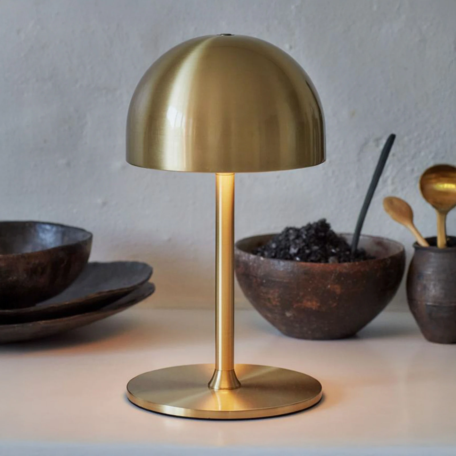 Lampa stołowa LED Tim, kolor mosiężny, wysokość 22 cm, IP54