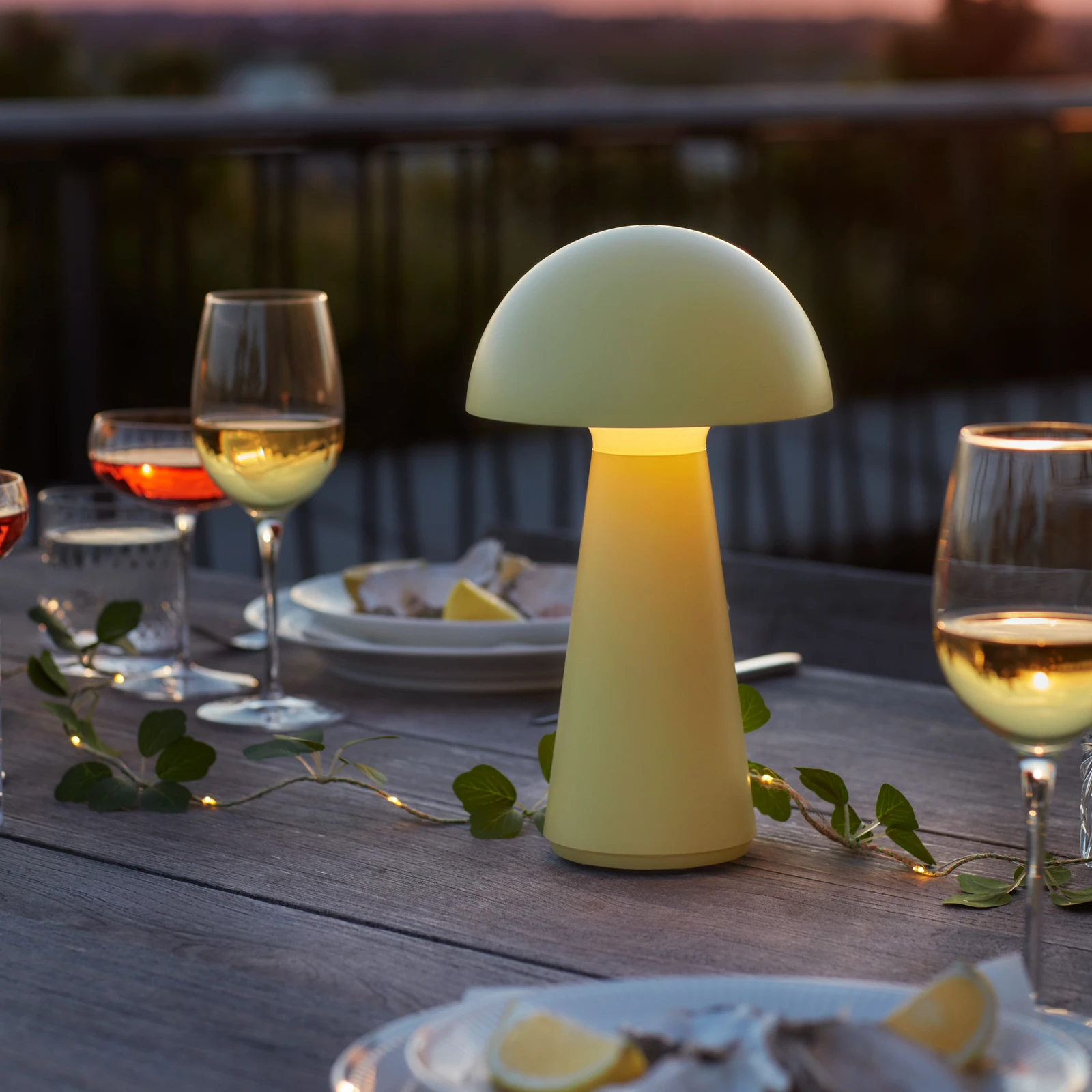 Lampa stołowa LED z akumulatorem Sam, żółta, tworzywo sztuczne, wys. 28 cm, IP54