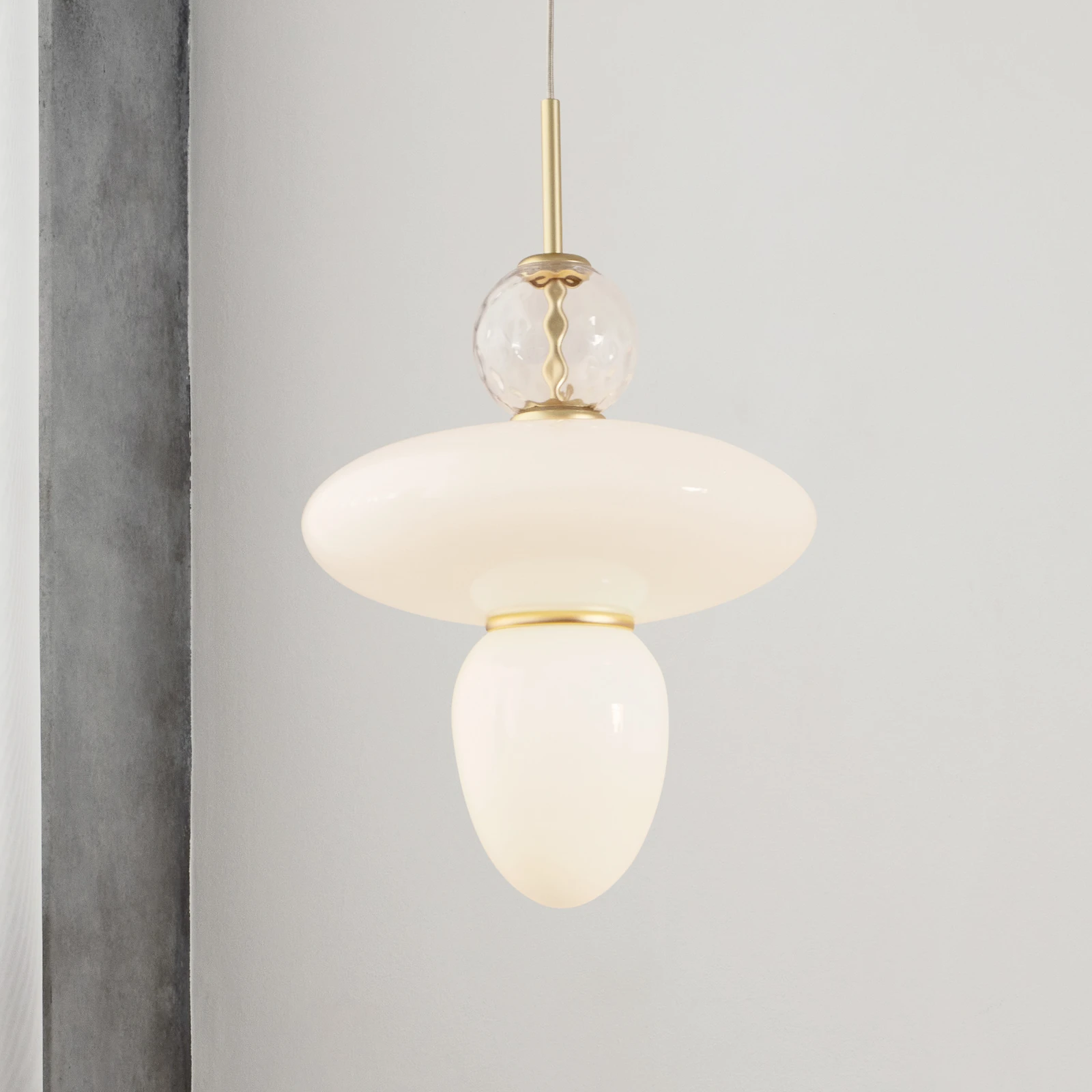 Nuura Rizzatto 43 lampa wisząca, mosiądz/biała