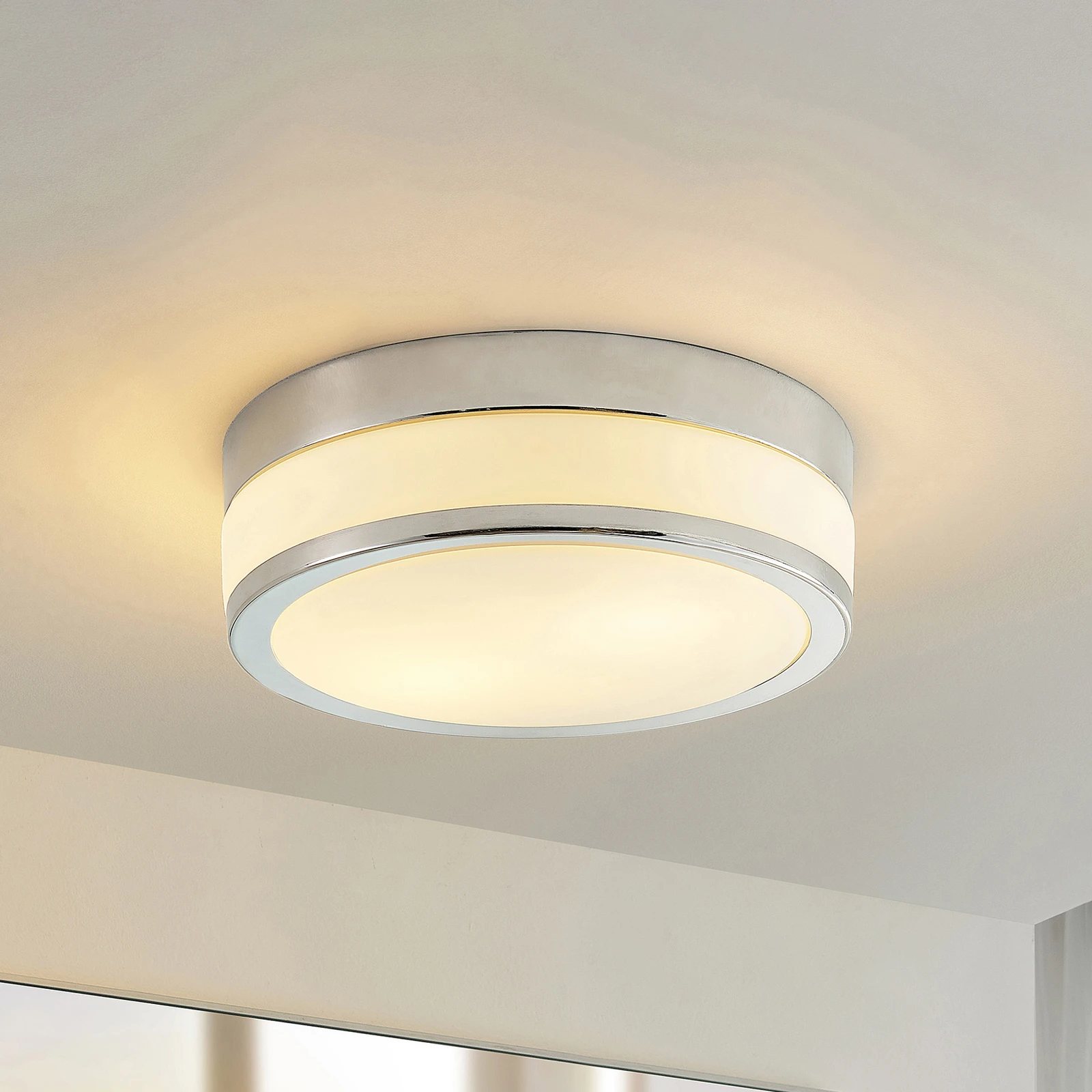 Lampa sufitowa Lindby Flavi, Ø 28 cm, chrom, szkło, IP44, E27