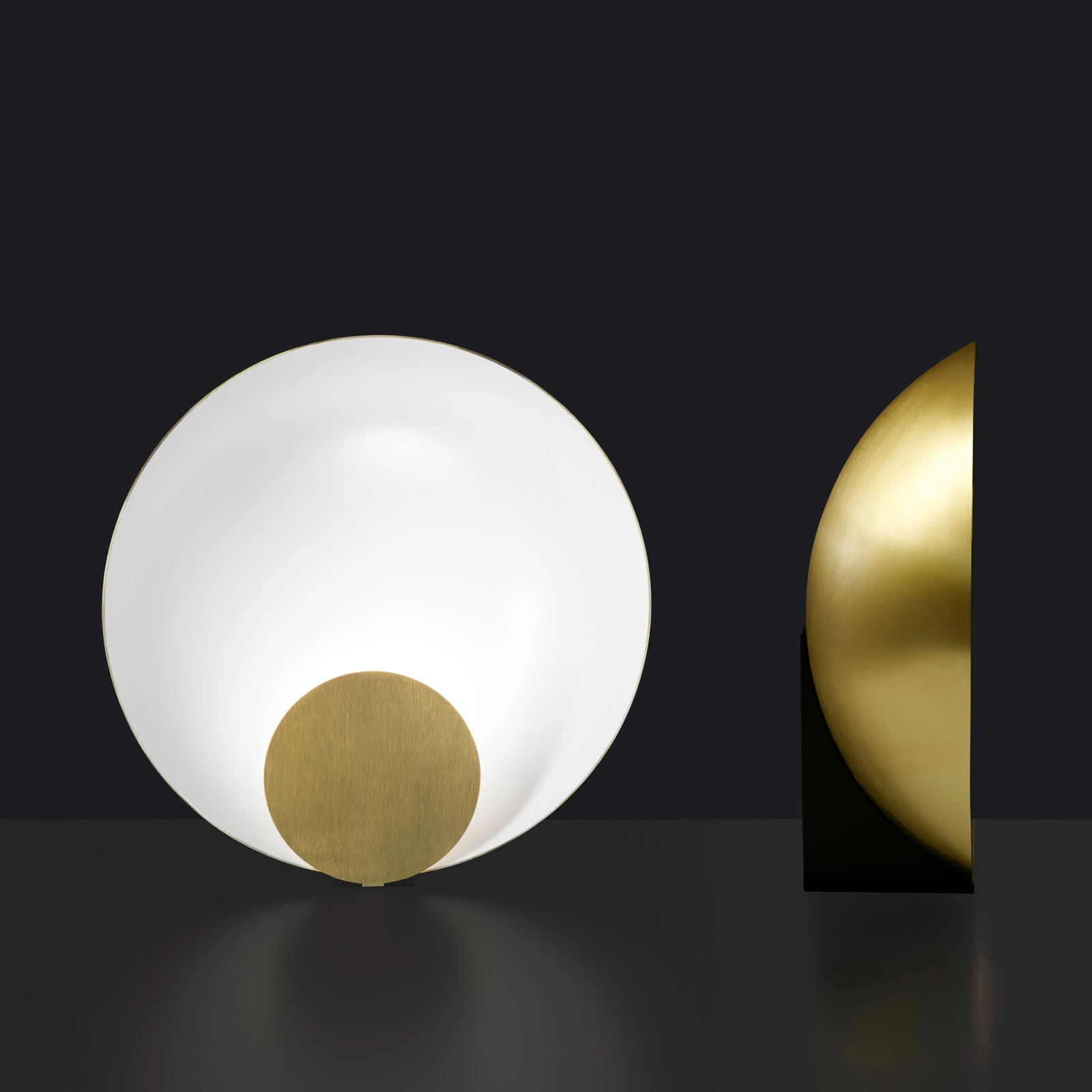 Oluce Siro lampa stołowa LED ściemniana Ø 34 cm złota