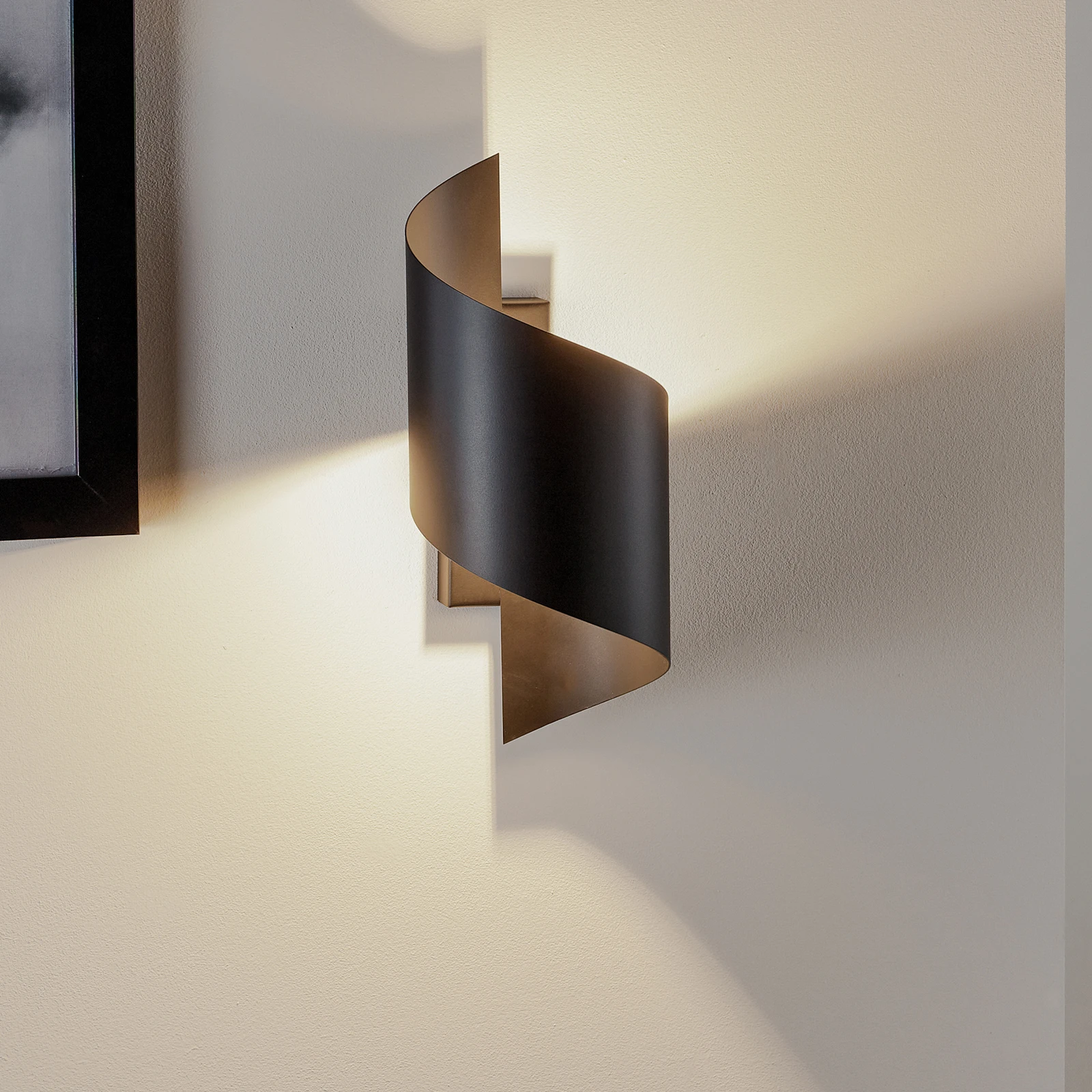 Lampa ścienna Spiner czarna, wysokość 30 cm, stal