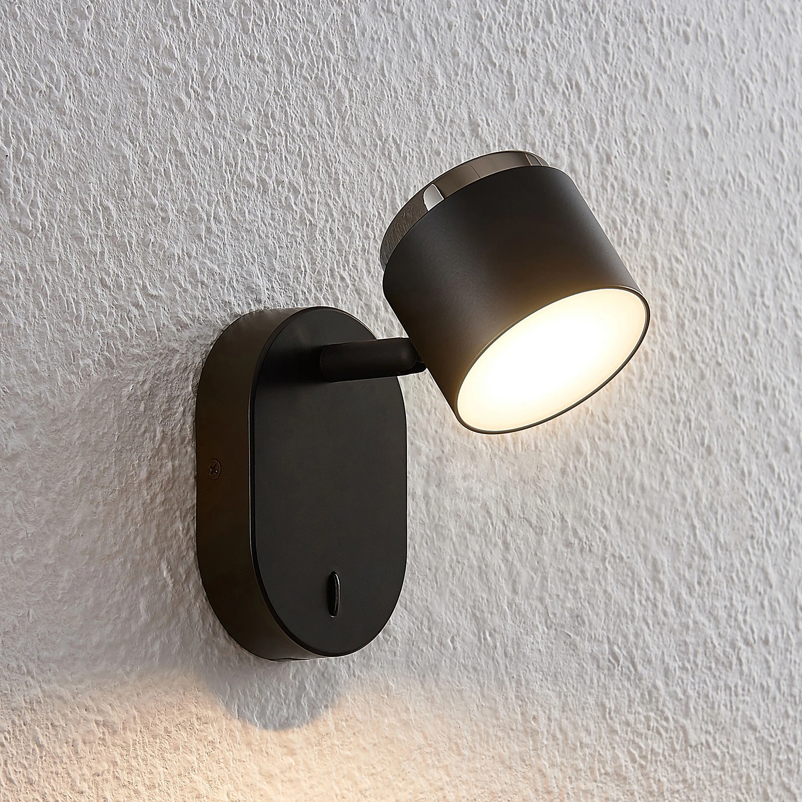 Lindby Marrie spot LED z przełącznikiem, czarny
