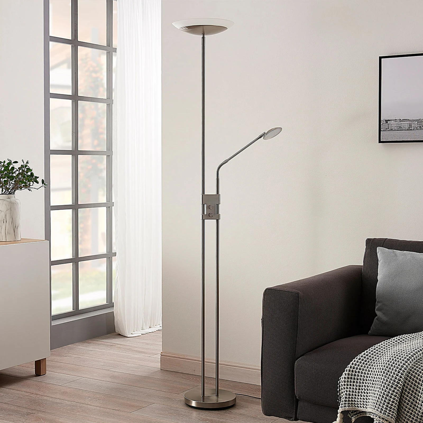 Lindby lampa stojąca LED Jonne, okrągła, z ramieniem do czytania, ściemniany,