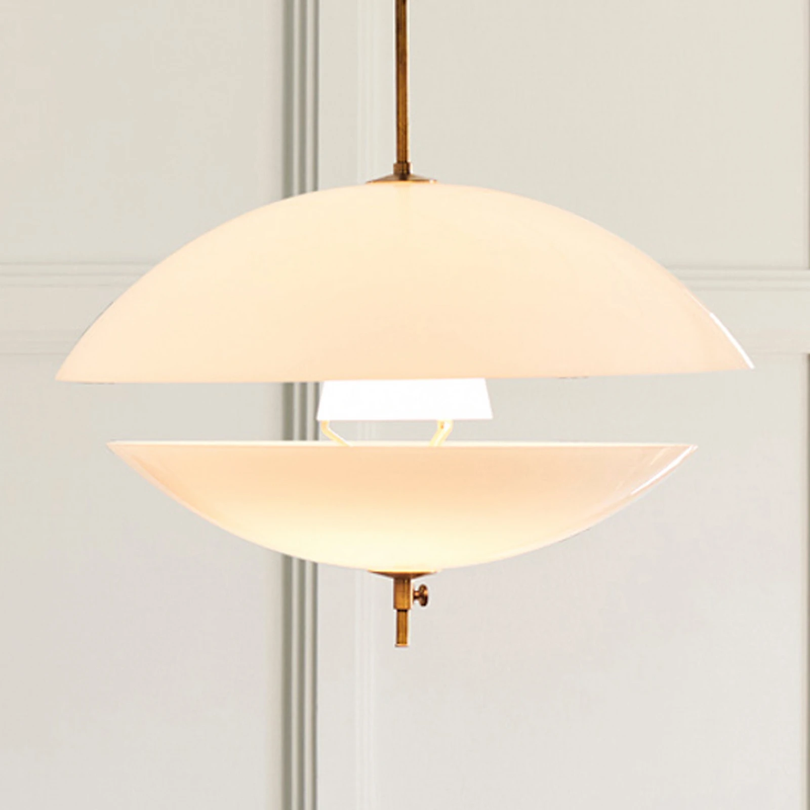 FRITZ HANSEN Lampa wisząca Clam Ø 44 cm
